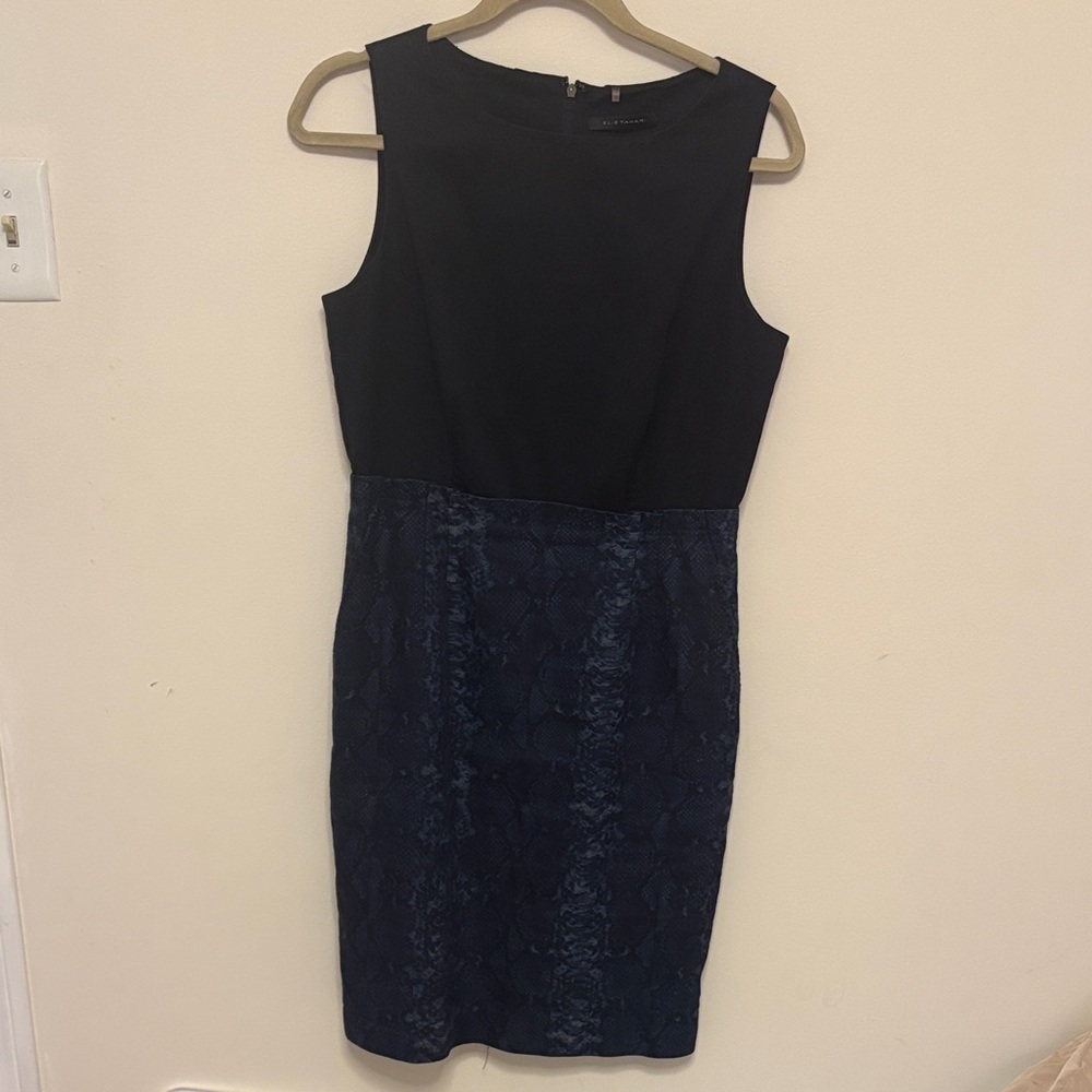 Elie Tahari Elegant Black and Navy snake print modern cocktail dress double line
